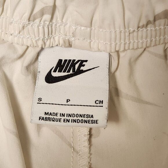 Nike Women's Everyday Modern High-Waisted Woven Shorts Small DV7932-133 - Picture 8 of 9